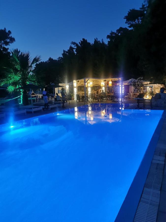 Trees Art Hotel 伊利索斯 外观 照片